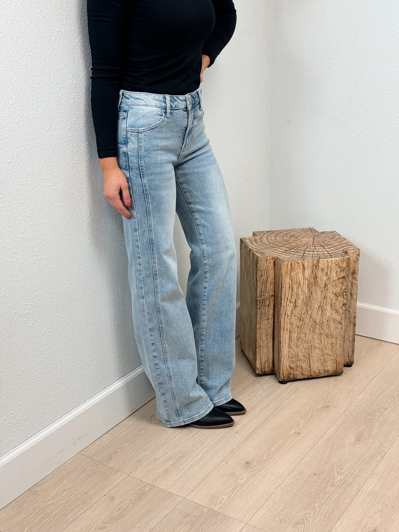 Jessie Mid Rise Straight Jean - Light